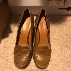 Tan Wedge 8 1/2 fits like size 9